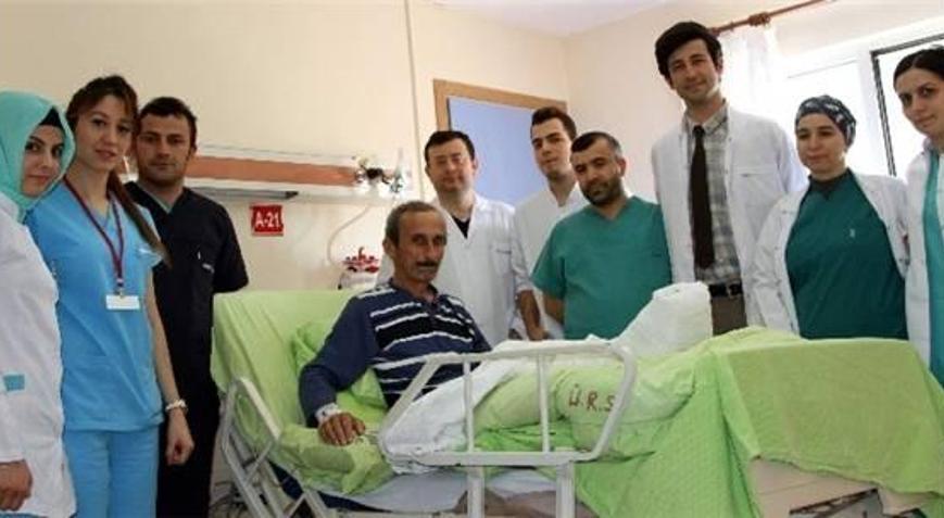 ÇAY BUDARKEN KOPAN BACAĞI YERİNE DİKİLDİ