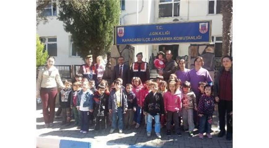 ANAOKULU ÖĞRENCİLERİ ASKERLİĞİ ÖĞRENDİ