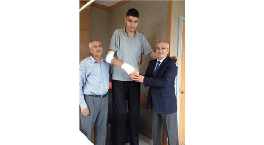 Başbakandan iş isteyen uzun adamın hayatı film gibi