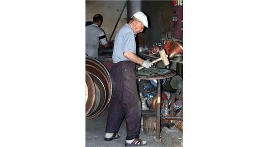 BAKIRCILIK MESLEĞİ ESKİ GÜNLERİNİ ARIYOR