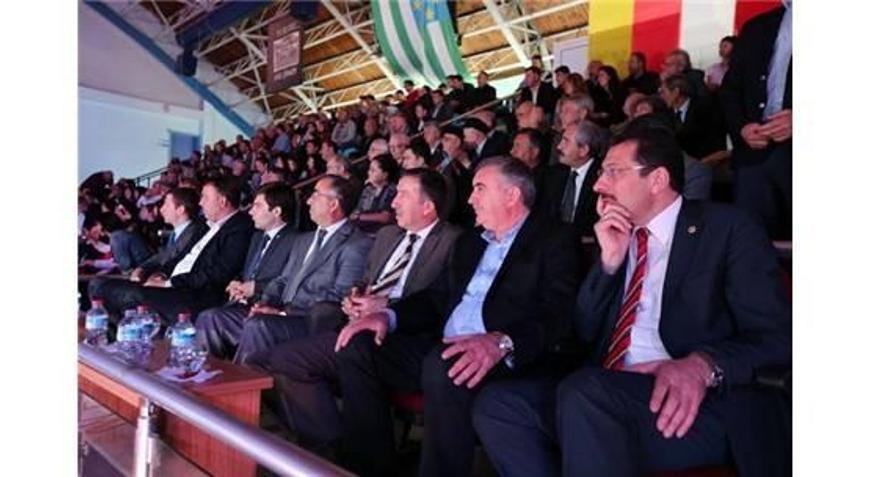 Toçoğlu: Kültür derneklerimizin yanındayız