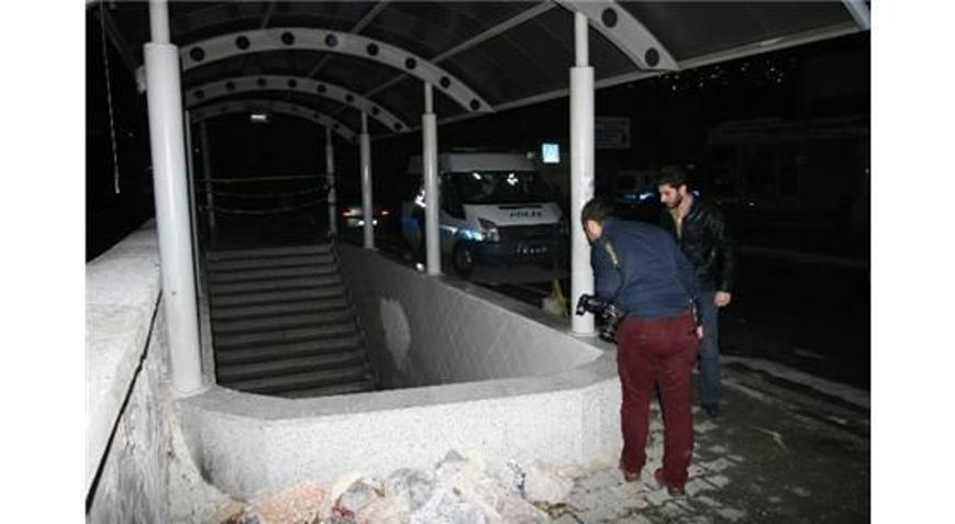 ÜÇ METRE YÜKSEKLİKTEN DÜŞÜP ÖLDÜ
