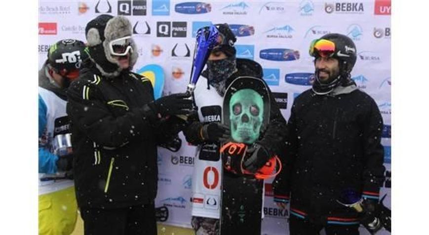 ULUDAĞ’DA SNOWBOARD YARIŞMASI NEFES KESTİ