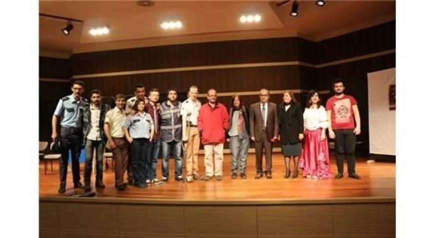 ’ARAMA TARAMA YANILGISI’ OYUNU BÜYÜK BEĞENİ TOPLADI