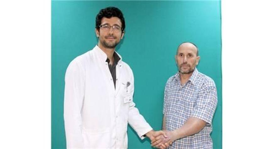 DOKTORUNA, DİKİLEN KOLU İLE EL UZATARAK TEŞEKKÜR ETTİ