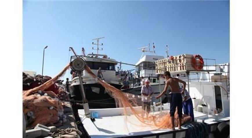 ÇANAKKALE’DE 833 RUHSATLI BALIKÇI GEMİSİ VAR