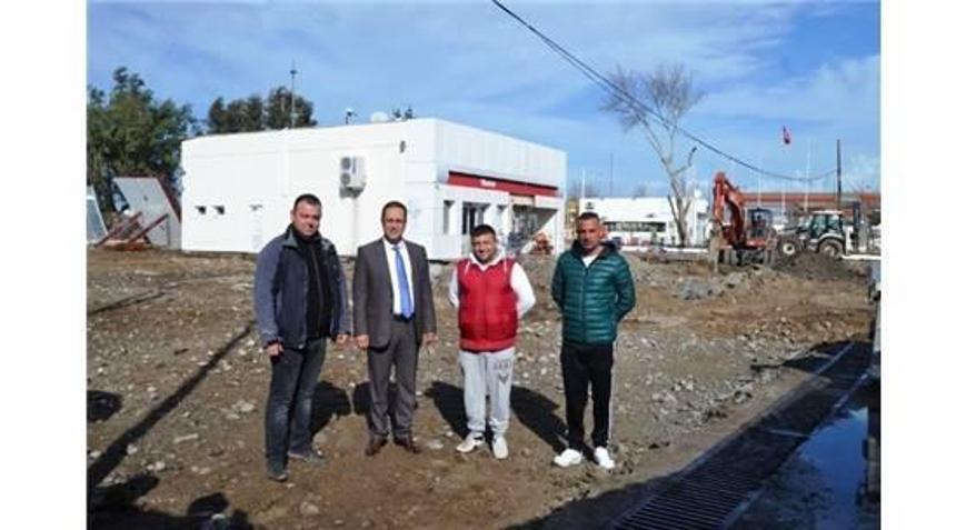 GÖKAY BACAN, “AKARYAKIT İSTASYONU DEDİKODULARINA GÜLÜP GEÇİYORUZ”