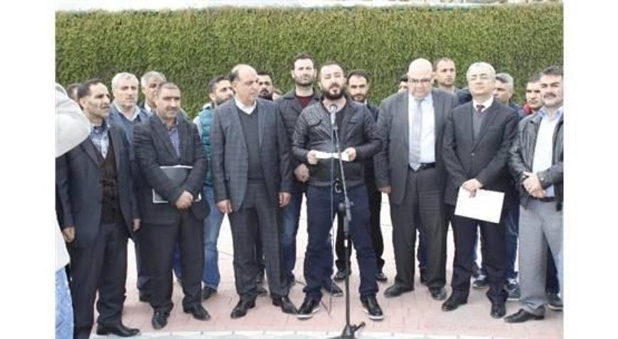 MENEMEN’DE MİNİBÜSÇÜLER İSYAN BAYRAĞI AÇTI