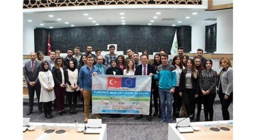 Genç Turizmcilerden Başkan Toruya Ziyaret
