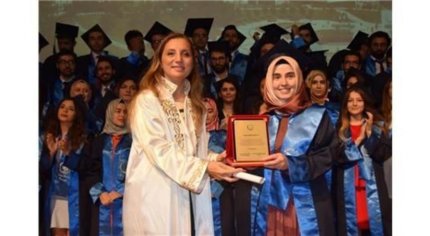 Düzce Üniversitesi Tıp Fakültesi Yeni Dönem Mezunlarını Vermenin Mutluluğunu Yaşadı