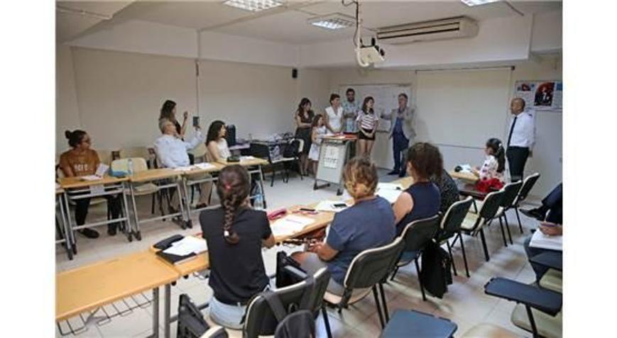 Karşıyakalı Gençlere Fransızca Eğitim