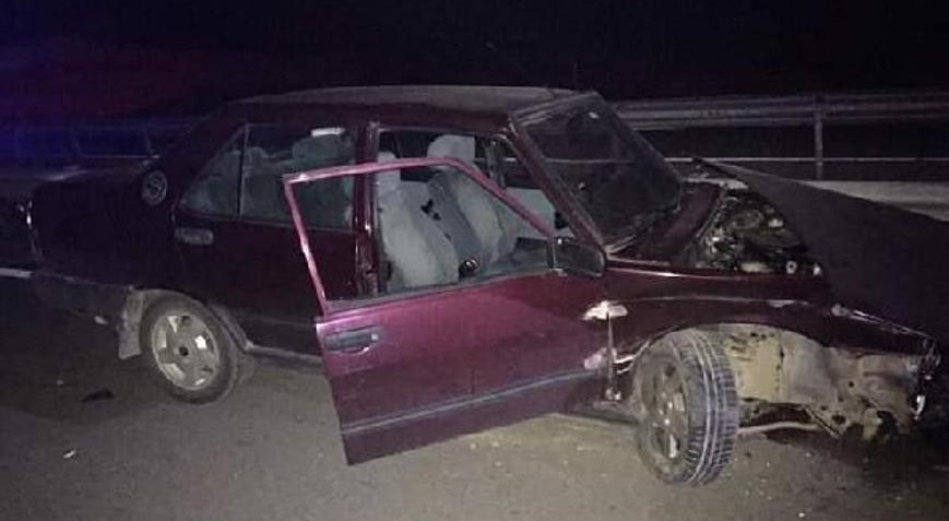 Alkollü sürücü, otomobille bariyerlere çarptı: 2 yaralı