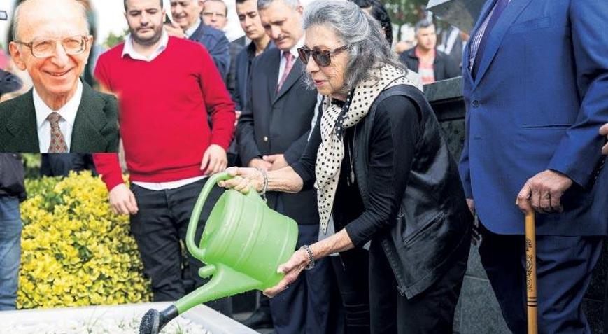 Erdal İnönü mezarı başında anıldı