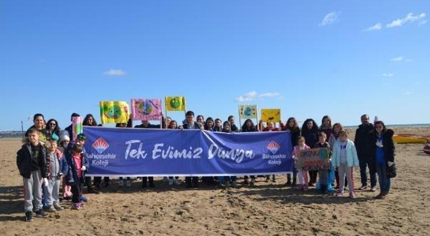 Öğrenciler, İğneada sahilinde temizlik yaptı