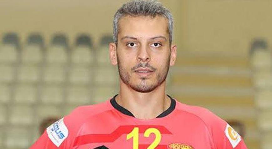 Asker selamı veren Yunus Özmusulun sözleşmesi feshedildi