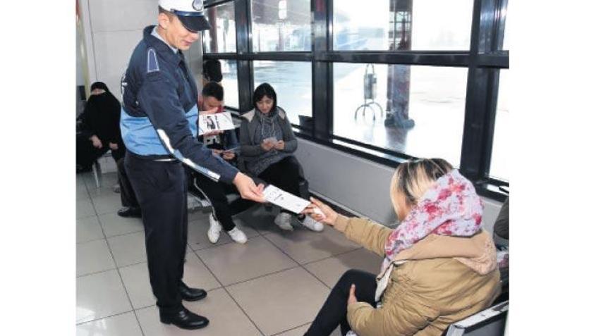 Yolculara, haklarını anlatan broşür verildi