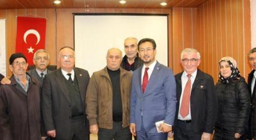 Dinarda Doğu Türkistan konferansı