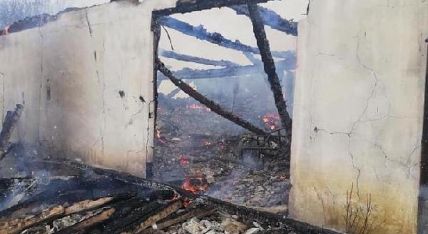 Karabük’te 2 katlı ahşap ev küle döndü