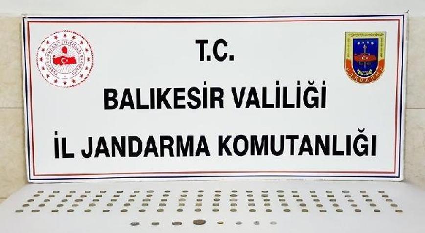 İnternette satışa sunduğu 118 bronz sikkeyle yakalandı