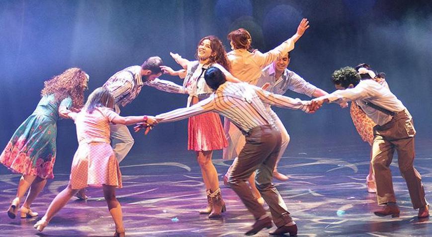 İzmir’in Kızları ayakta alkışlandı