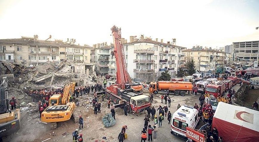 Yapı denetimden geçen bina ayakta kaldı