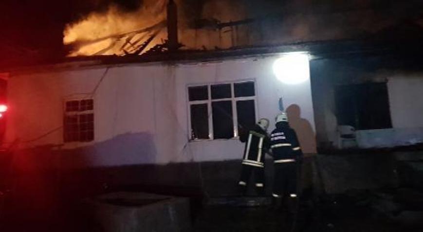 Konyada tek katlı ev yandı