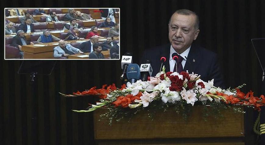 Cumhurbaşkanı Erdoğandan Pakistanda son dakika açıklamaları Konuşurken masalara vurdular