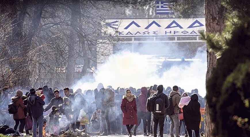 Yunan polisinden sis bombalı müdahale