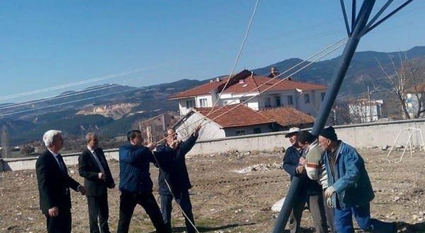 Liseli gençlerden kuşlara yuva