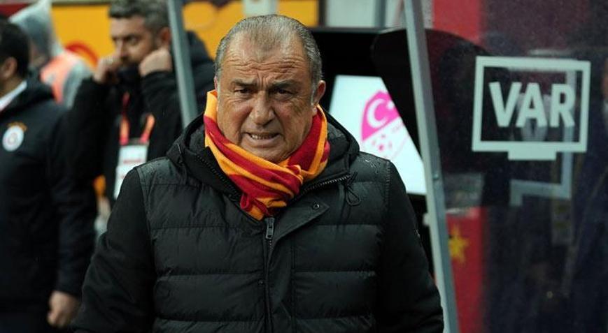 Fatih Terim: Futbolcuya 1.5 metrede dur mu diyelim