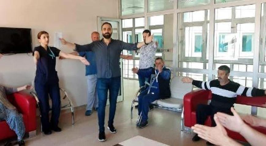 Hastanede, Nefes al, hareket et, yaşadığını fark et etkinliği