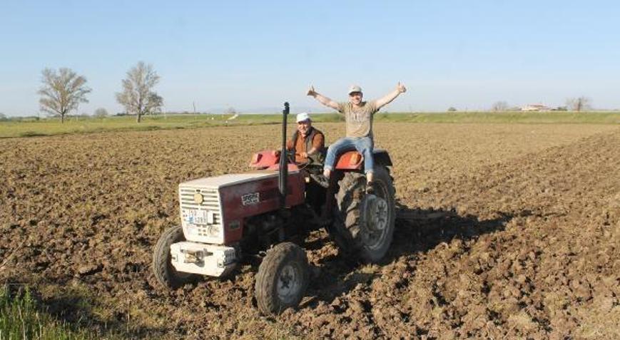 Çeltik üreticisi, yasağı tarlada geçirdi
