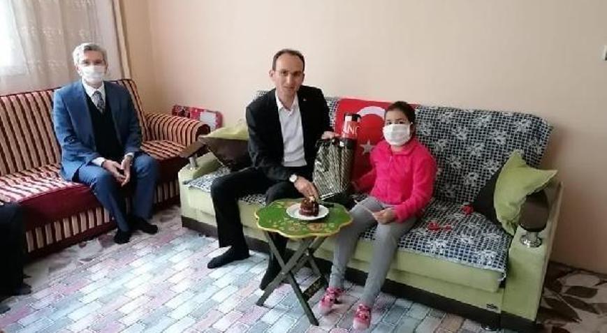 Kaymakam Sarıdoğan, öksüz ve yetim çocuklara oyuncak dağıttı