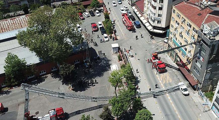 Kadıköyde merdivenin kırılmasıyla yaralanan itfaiyeci hayatını kaybetti