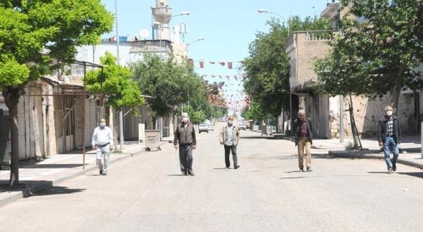 Akçakalede yaşlılar günler sonra dışarı çıktı