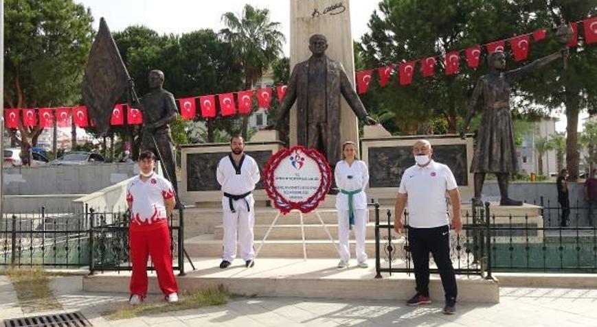 Anamurda 19 Mayıs için Ataya saygı çelengi