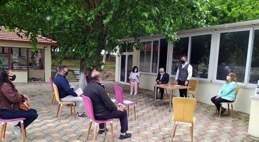 Belediye Meclisi bahçede toplandı