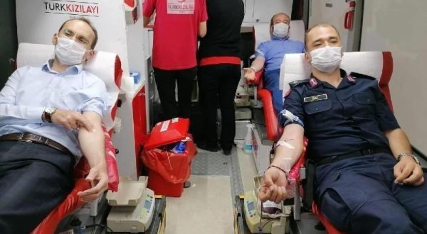 Pozantı Kaymakamı Sarıdoğan kan bağışında bulundu