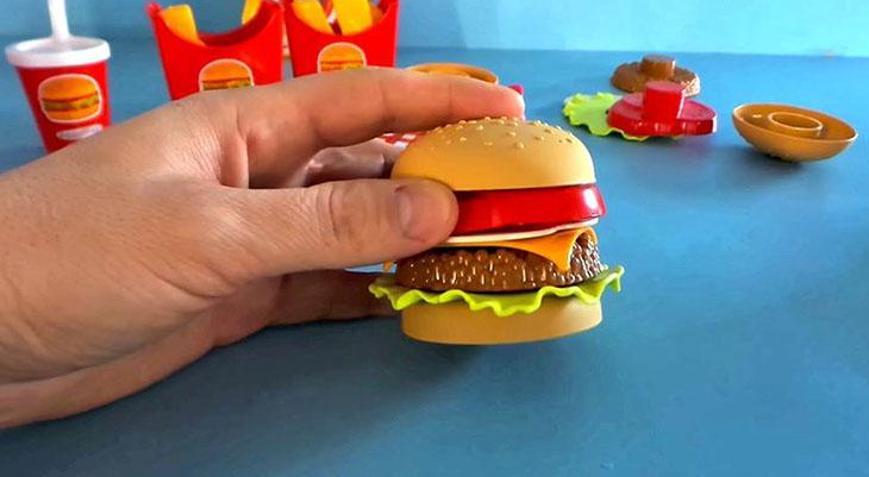 Çocuklar fast food oyuncaklarından uzak tutulmalı