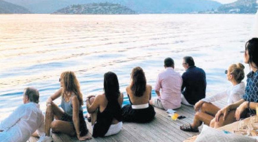 Bu dostlar nereye bakıyor