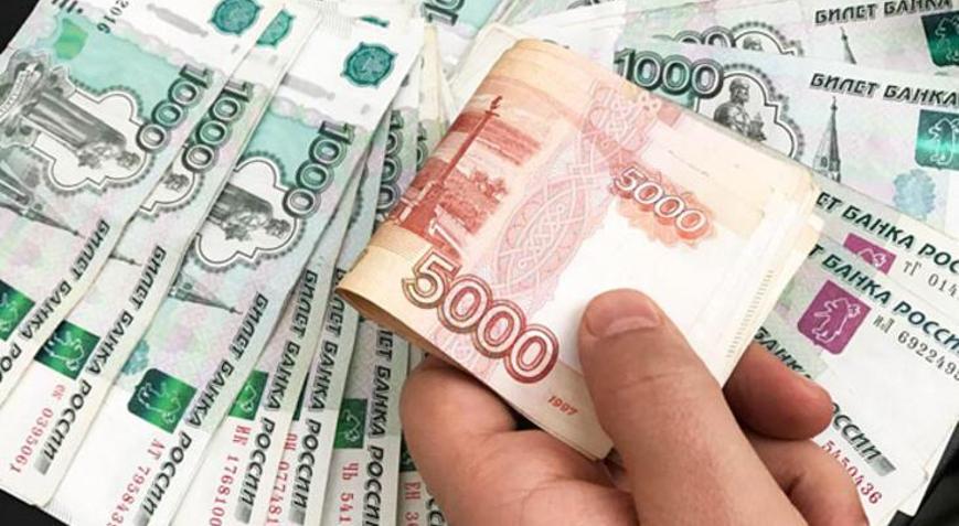 Jeopolitik riskler Rus rublesini eritiyor