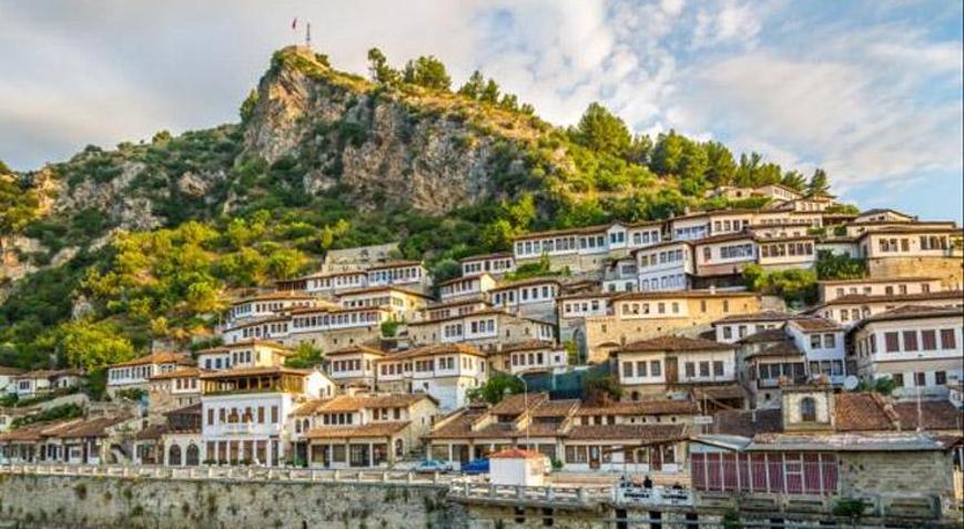 Arnavutluk Hakkında Bilgiler; Arnavutluk Bayrağı Anlamı, 2026 Nüfusu, Başkenti, Para Birimi Ve Saat Farkı