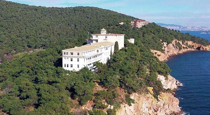 Adalılar hastanelerini geri istiyor