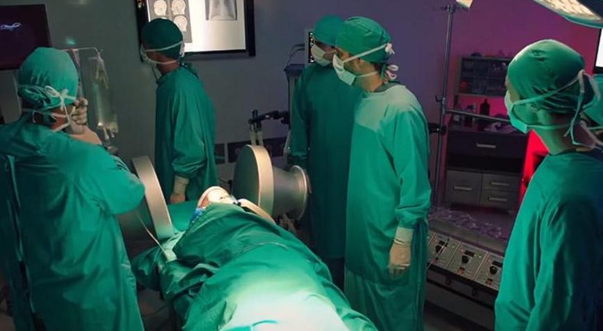 Hekimoğlu 18. bölüm fragmanı Ameliyathanede gergin dakikalar