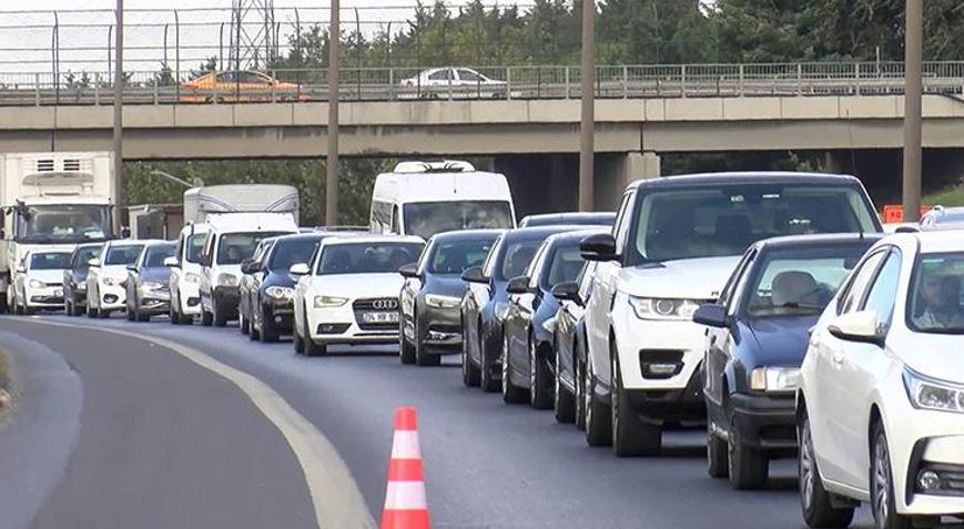 Son dakika İstanbul TEM Otoyolunda TIR yangını