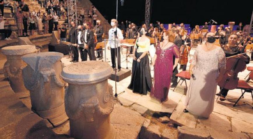 Antik kentte opera