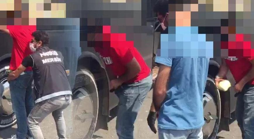 Şaşırtan manzara İç çamaşırından çıkardı