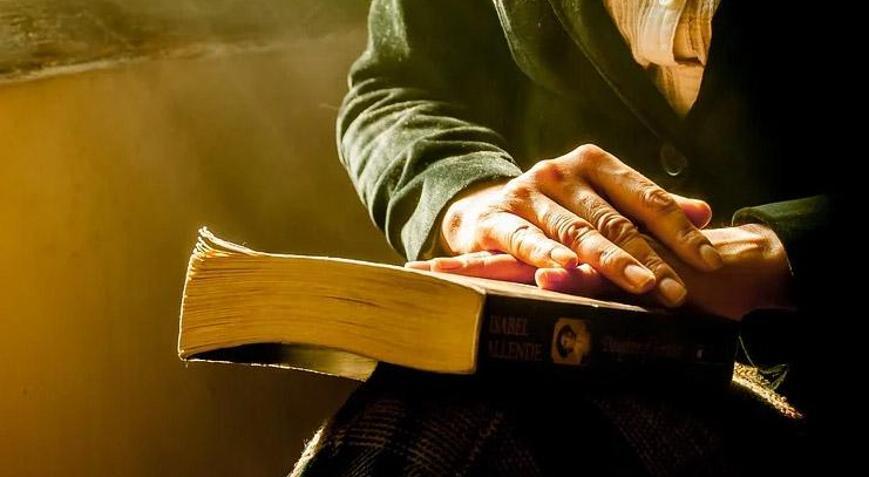 Su Akar Yatağını Bulur