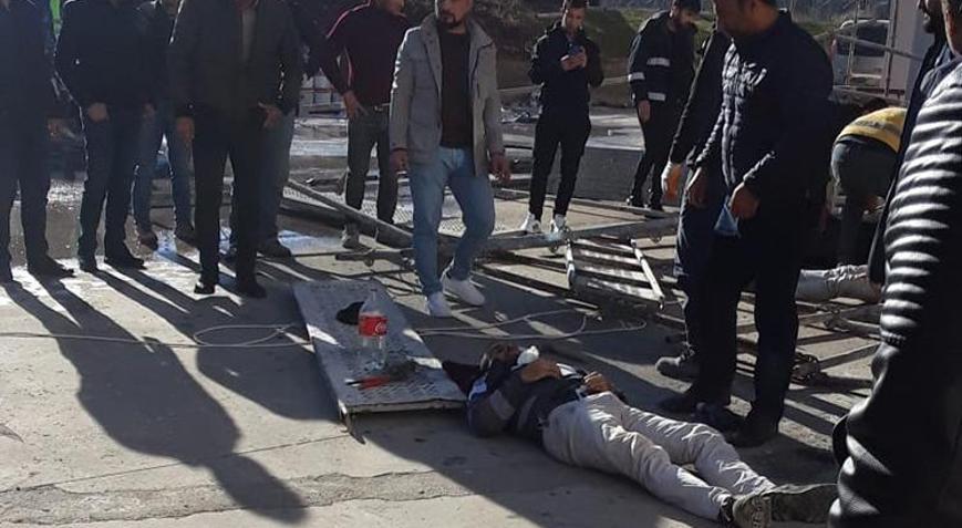 Batmanda demir inşaat iskelesi çöktü 1 ölü 2 yaralı