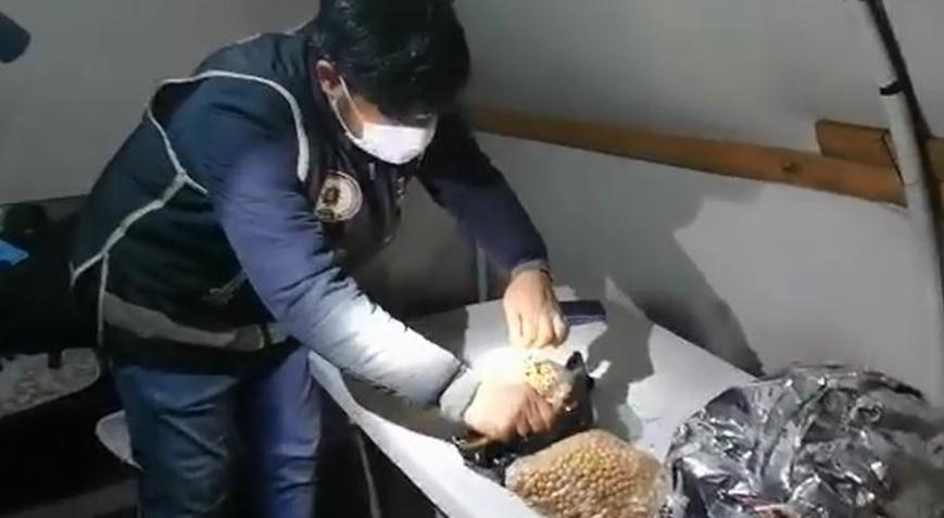 Nohut ve çay paketlerinden 58 tane kaçak cep telefonu çıktı